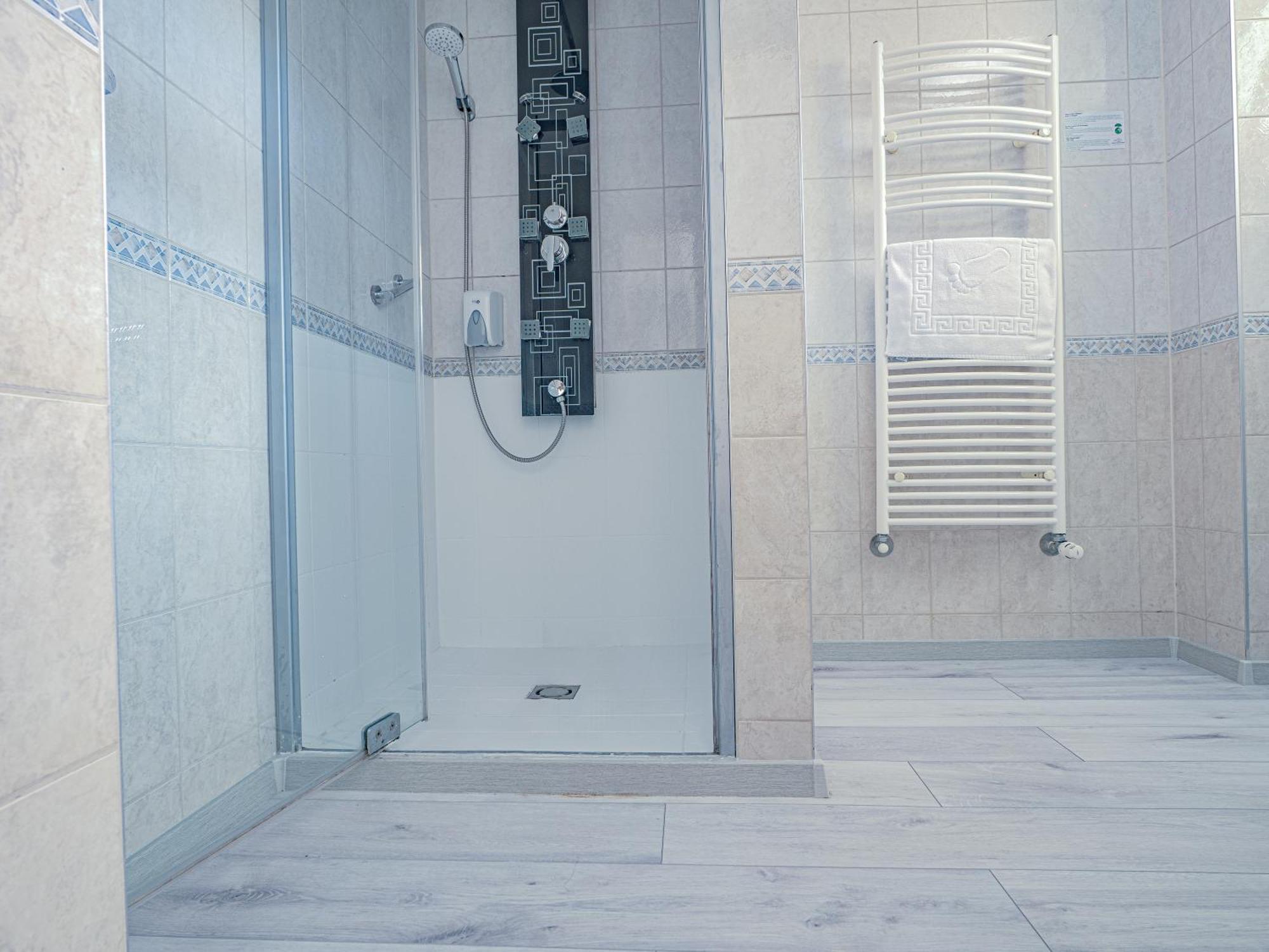 Holiday Beach Budapest Wellness Hotel With Sauna Park Dış mekan fotoğraf