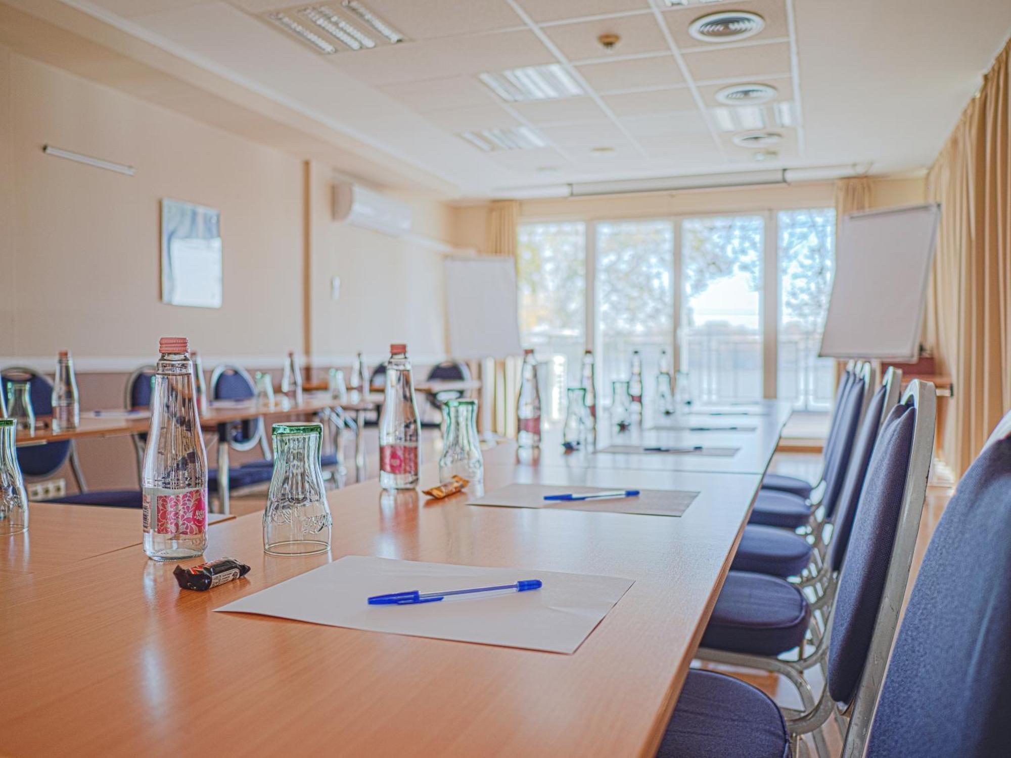 Holiday Beach Budapest Wellness Hotel With Sauna Park Dış mekan fotoğraf
