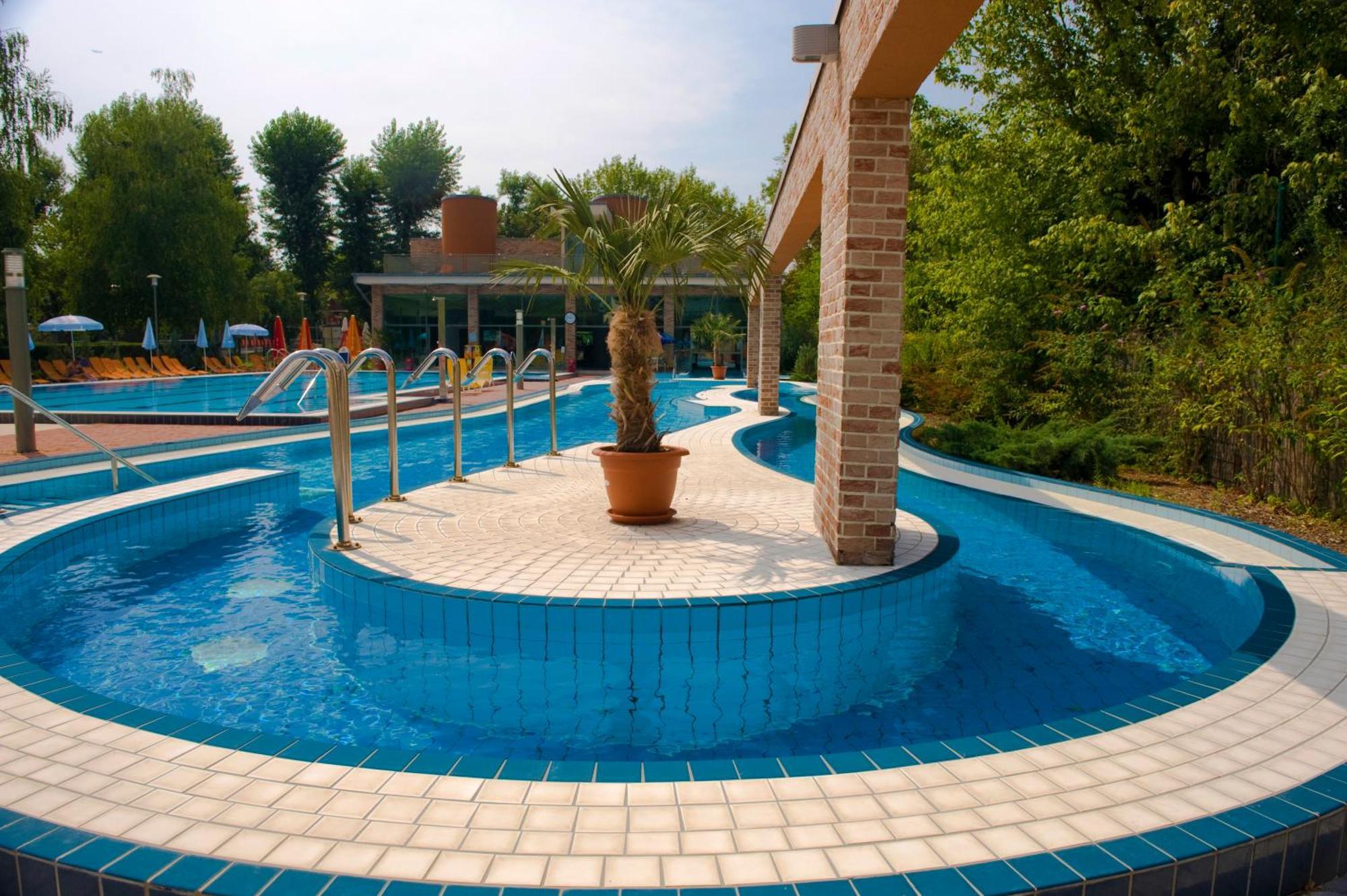 Holiday Beach Budapest Wellness Hotel With Sauna Park Dış mekan fotoğraf